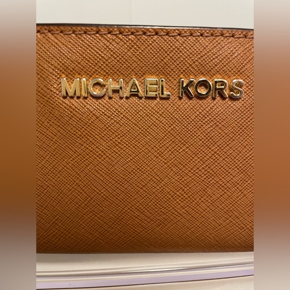 Michael Kors, wristlet wallet - Picture 3 of 9